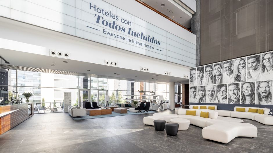Hotel Ilunion Atrium Lobby