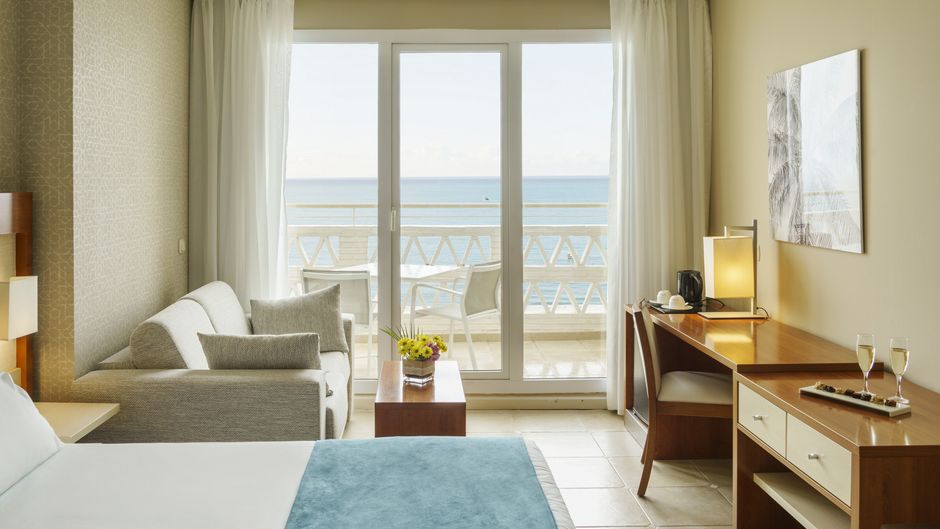 Hotel Ilunion Fuengirola Room
