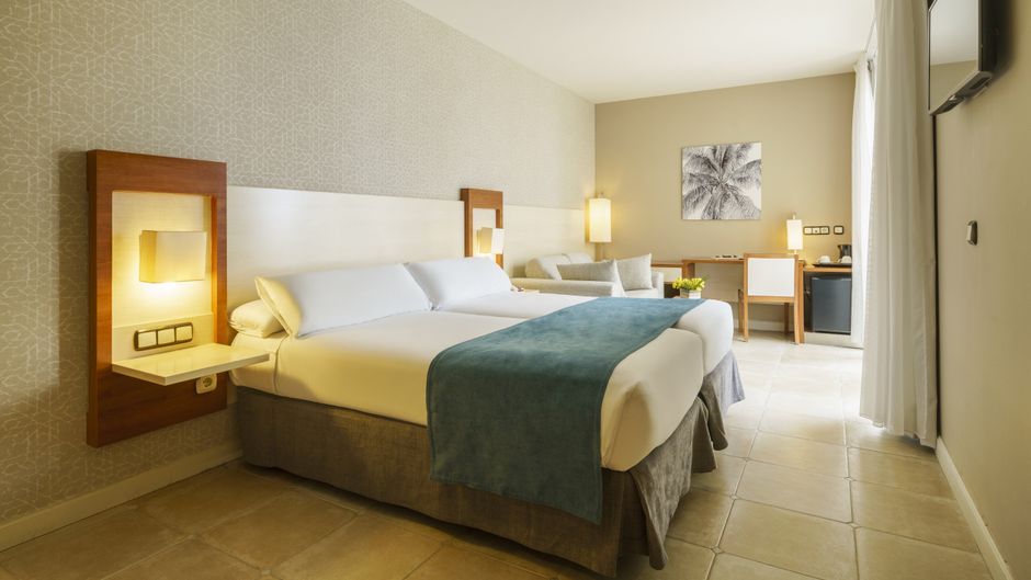Hotel Ilunion Fuengirola Room