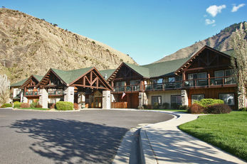 Salmon Rapids Lodge
