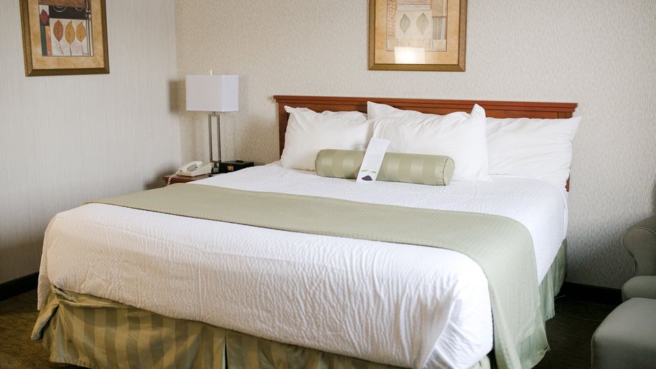 Victoria Inn Hotel & Convention Center Suite