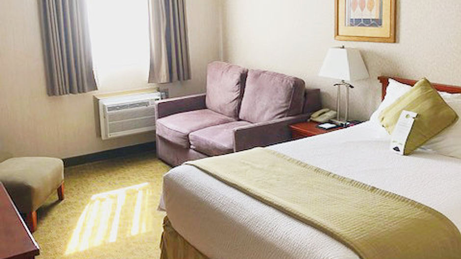 Victoria Inn Hotel & Convention Center Room