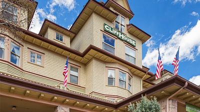 The Cliff House Inn at Pikes Peak