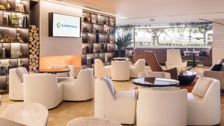 Hotel Ilunion Malaga Lobby