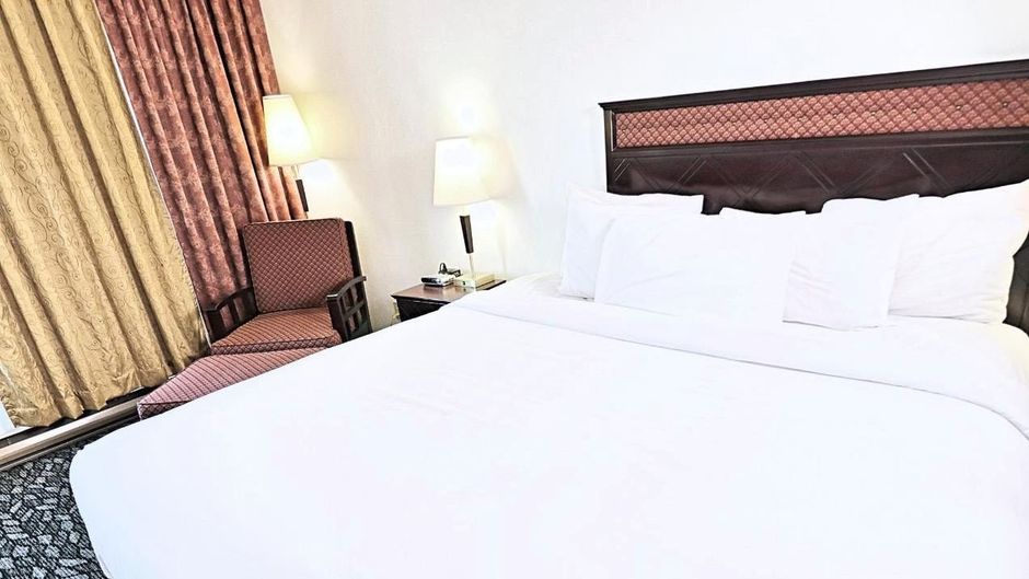 LELUX Hotel Room