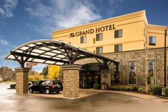 Grand Hotel at Bridgeport