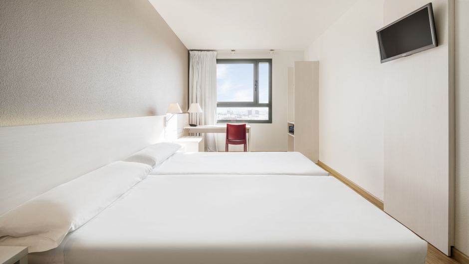 Hotel Ilunion Valencia 3 Room