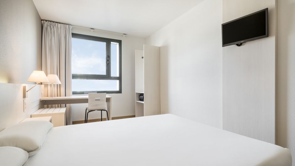 Hotel Ilunion Valencia 3 Room