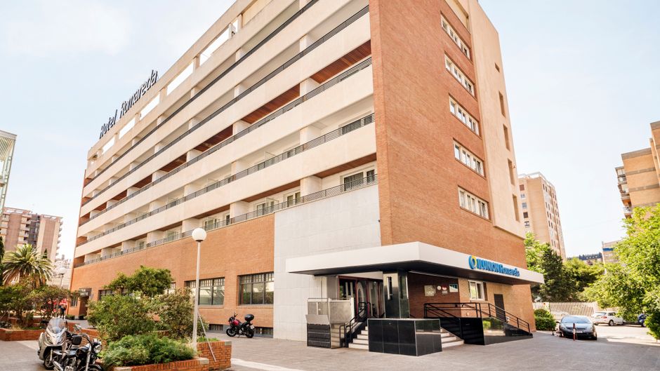 Hotel Ilunion Romareda Exterior