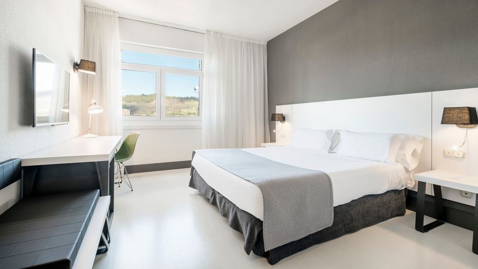 Hotel Ilunion Bilbao Room