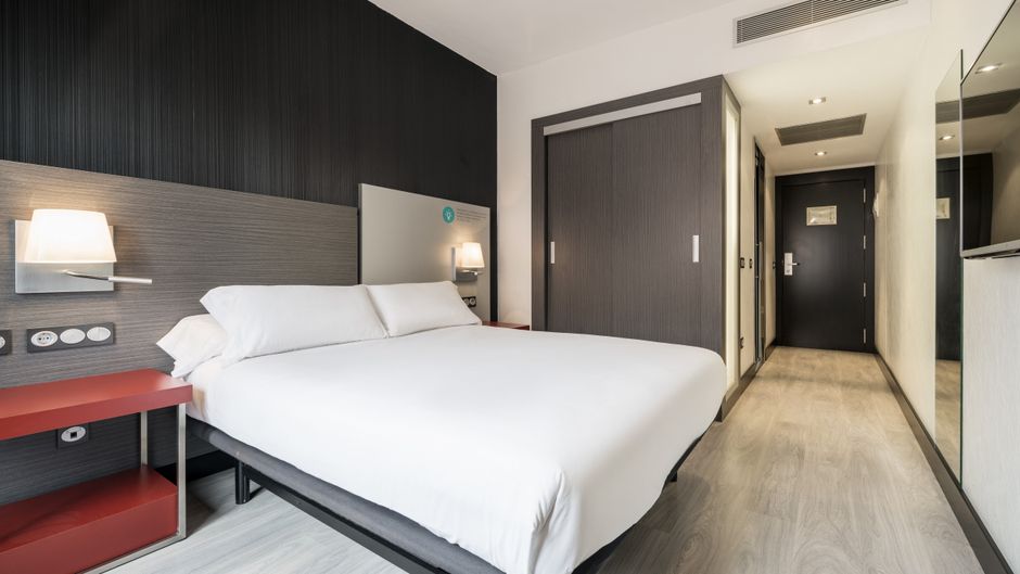 Hotel Ilunion Suites Madrid Room