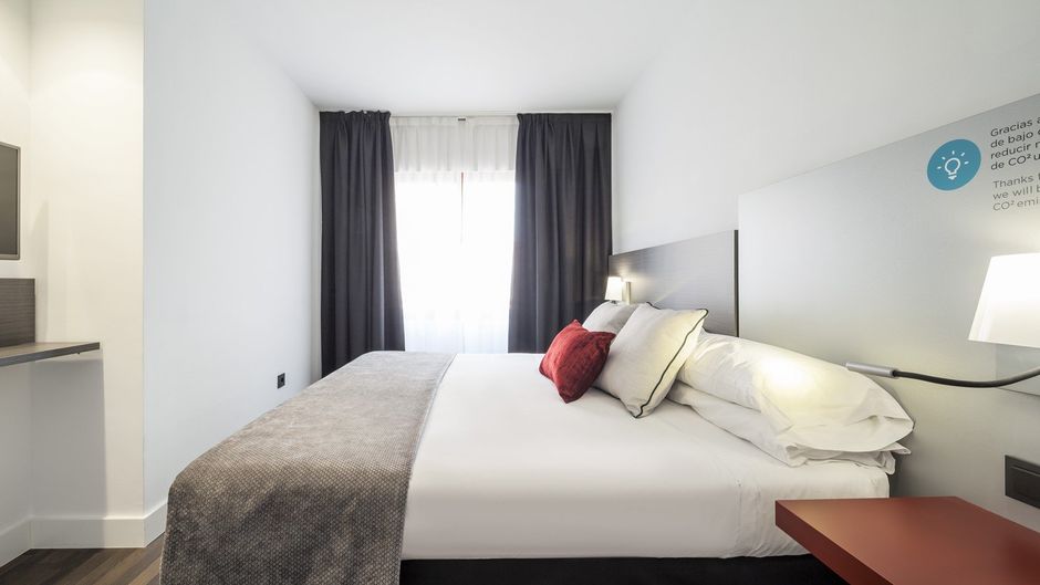 Hotel Ilunion Suites Madrid Room