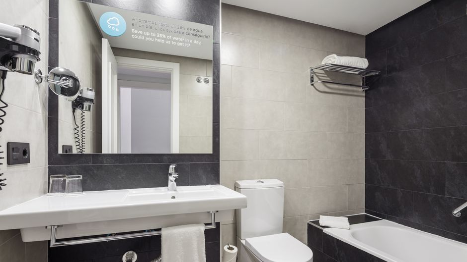Hotel Ilunion Suites Madrid Room