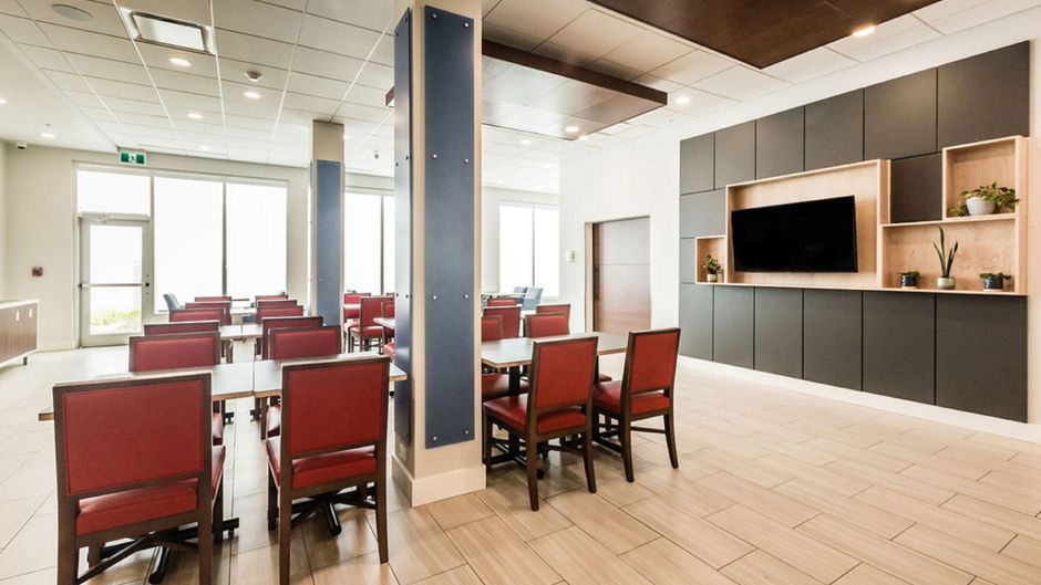 Holiday Inn Express & Suites Edmonton N Restaurant