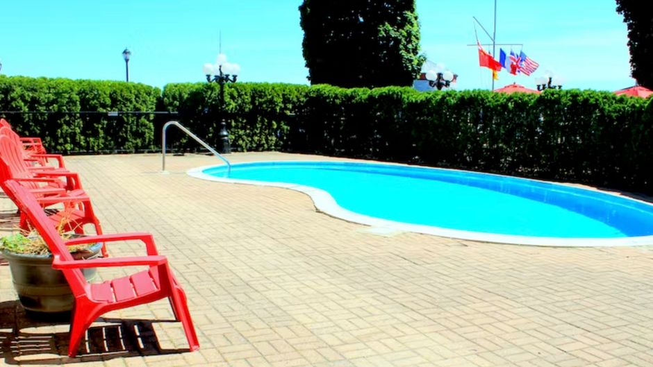Confederation Place Hotel Pool