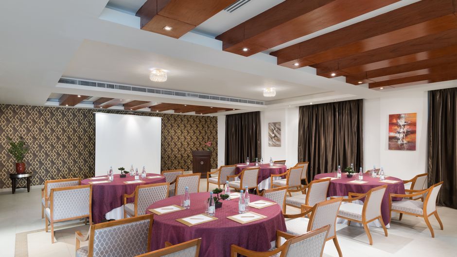 Al Hail Waves Hotel Meeting