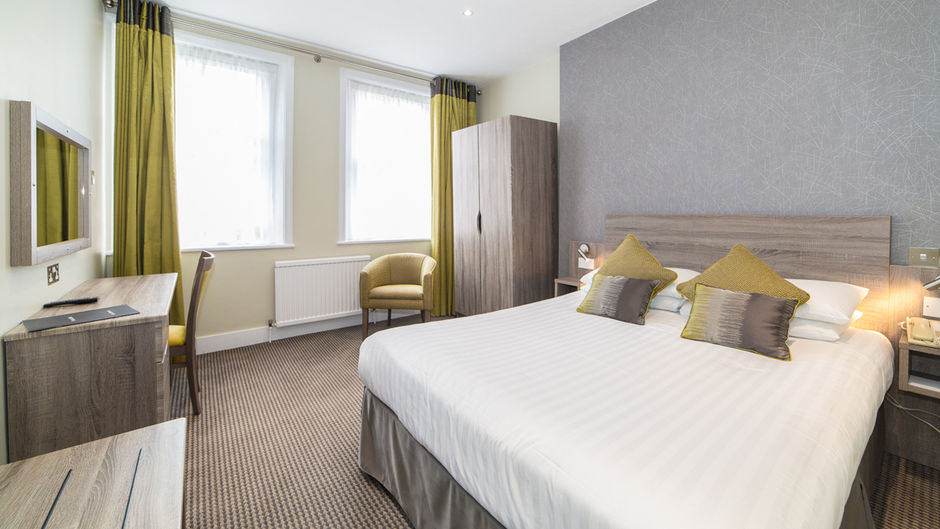 Phoenix Hotel London Room