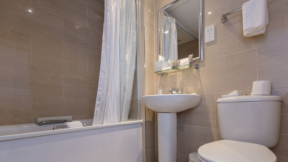 Phoenix Hotel London Room