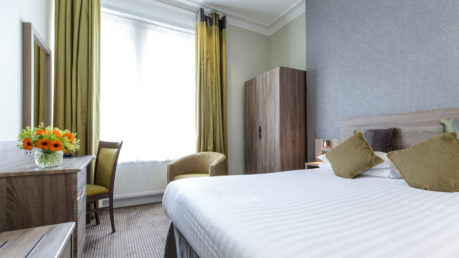Phoenix Hotel London Room