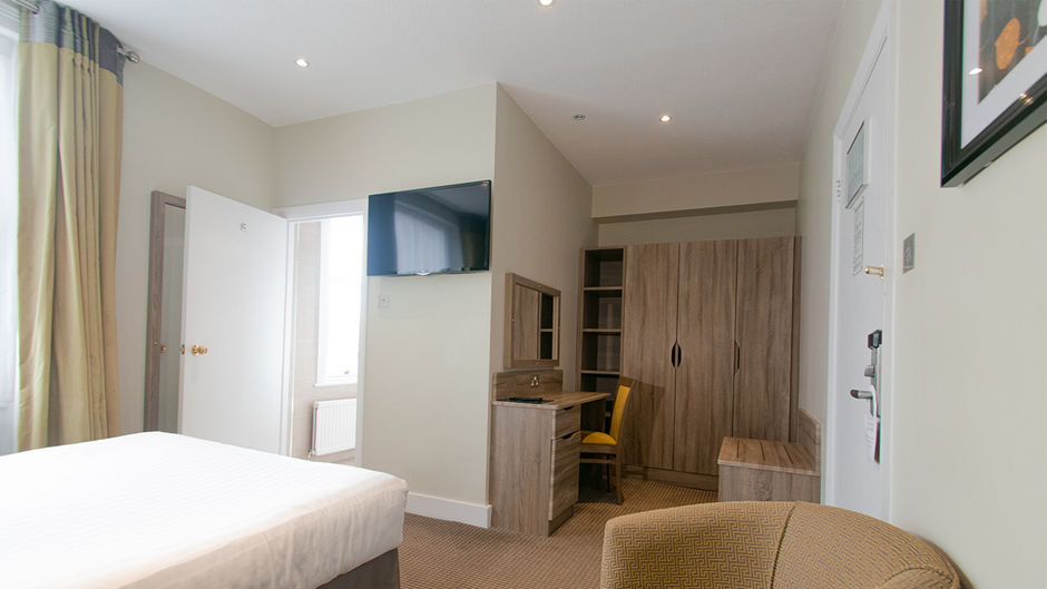 Phoenix Hotel London Room