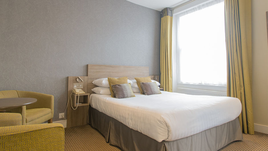 Phoenix Hotel London Room