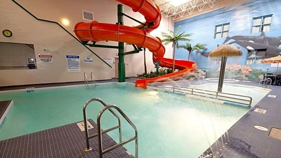 Canad Inns Garden City Exterior