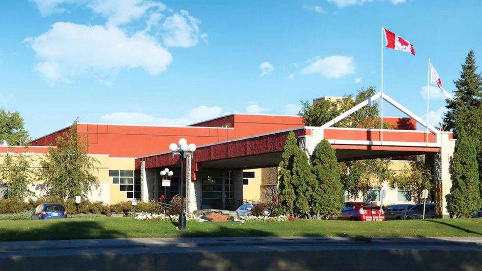 Canad Inns Garden City Exterior