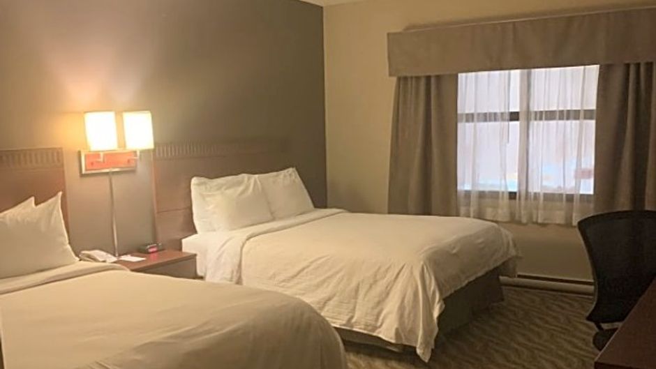 Canad Inns Garden City Exterior