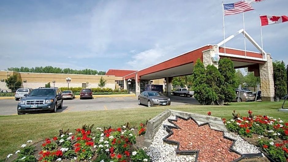 Canad Inns Garden City Exterior