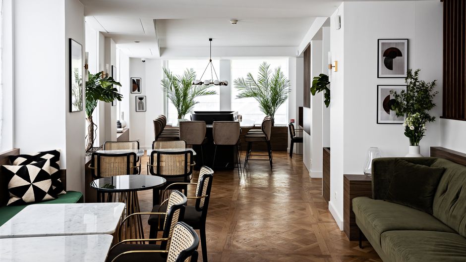 Holiday Inn Paris Elysees Lobby
