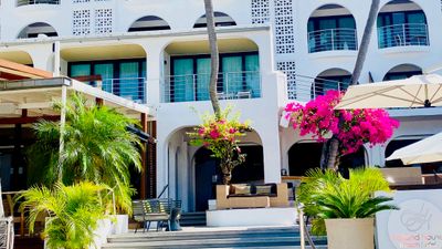 Holland House Beach Hotel