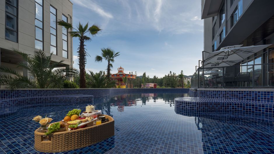 Holiday Inn Express Tengchong Hot-Spring Pool