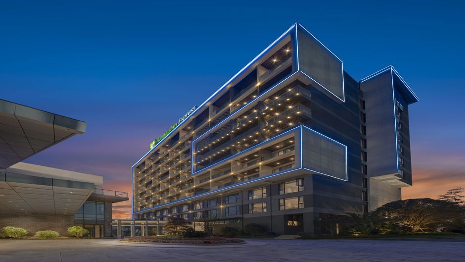 Holiday Inn Express Tengchong Hot-Spring Exterior