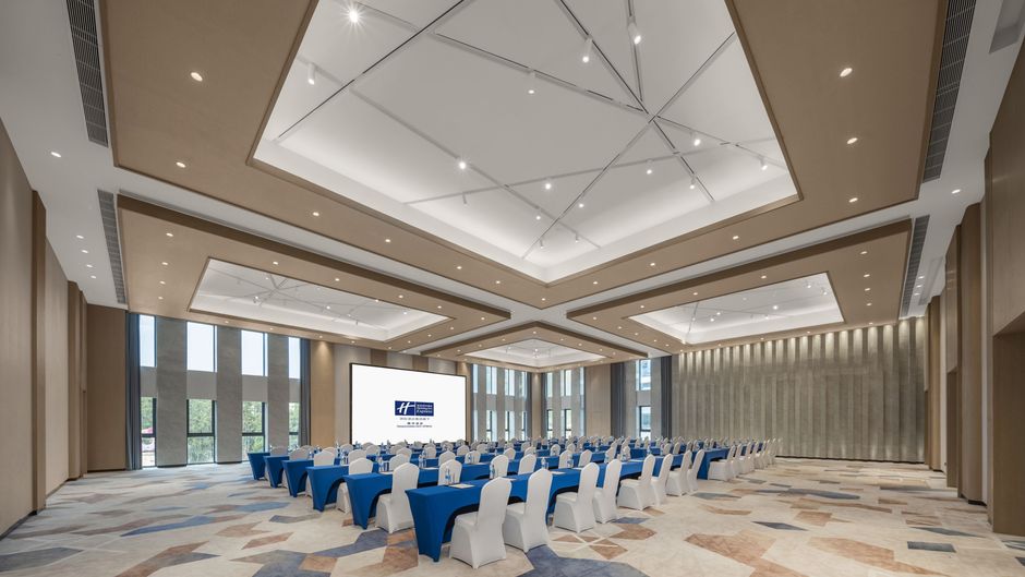 Holiday Inn Express Tengchong Hot-Spring Ballroom