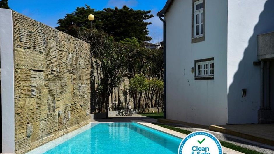 Casa Melo Alvim Pool