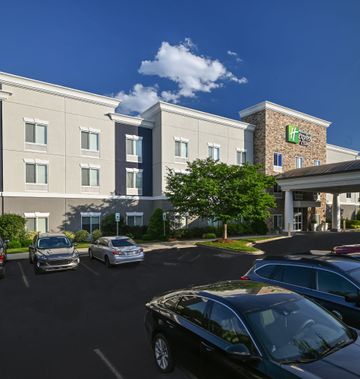 Holiday Inn Express Hotel & Suites