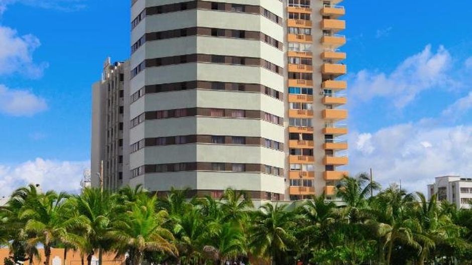 Hotel Dorado Plaza Exterior