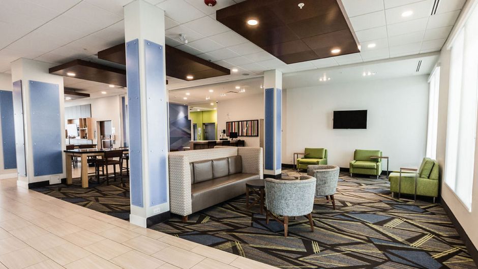 Holiday Inn Express & Suites Edmonton N Lobby