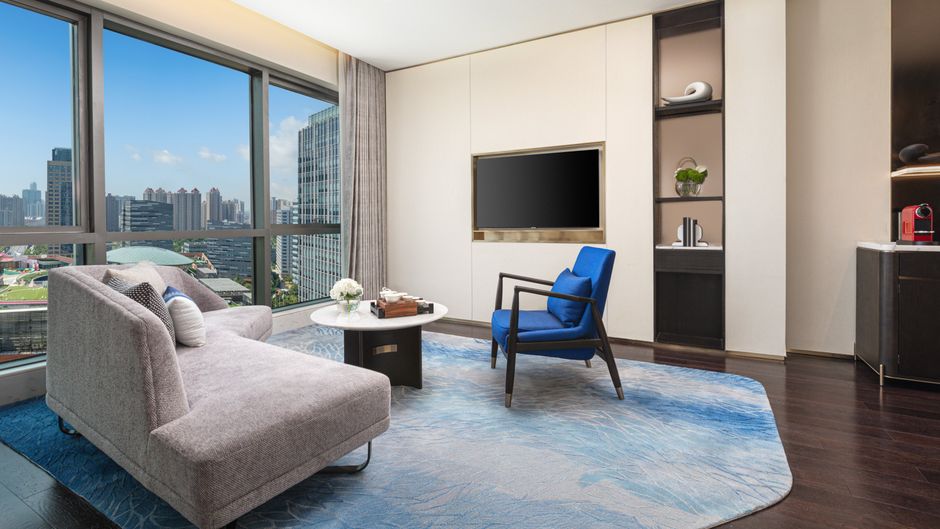 HUALUXE Changfeng Park Suite