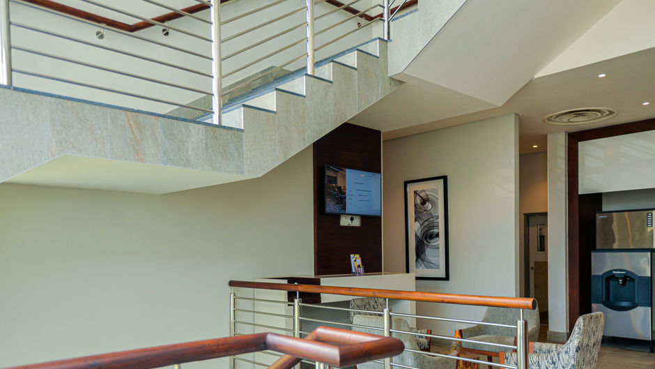 Crowne Plaza Dar Es Salaam Lobby