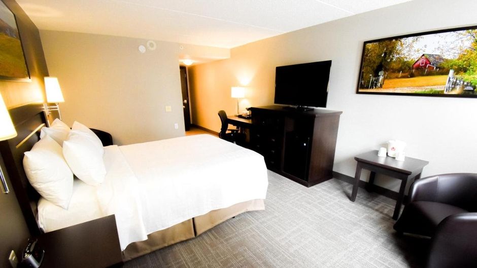 Canad Inns Club Regent Casino Hotel Room