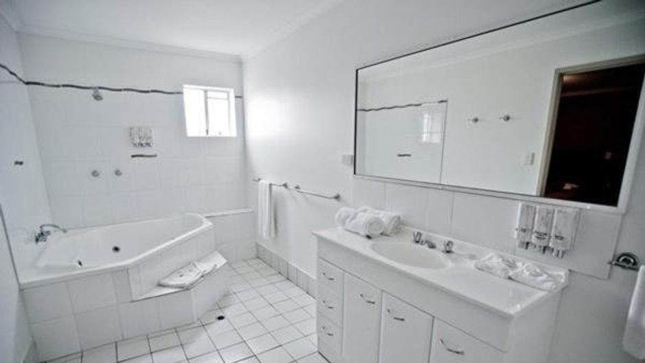 Centre Point Motor Inn Room