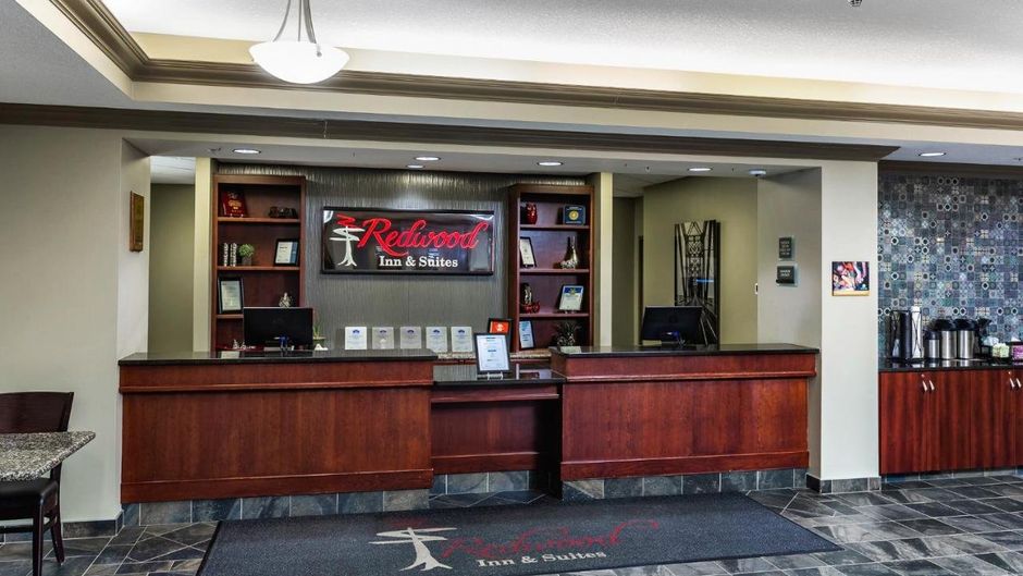 Redwood Inn & Suites Lobby