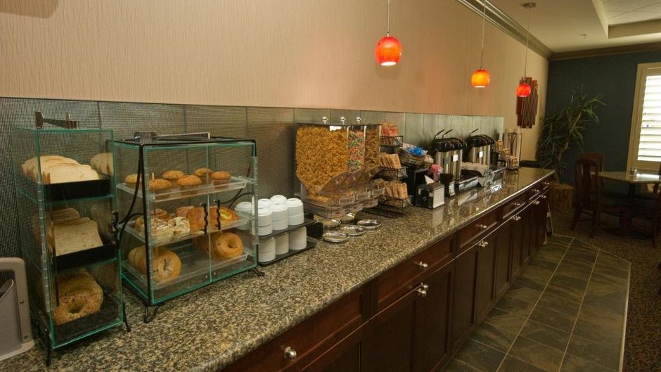 Redwood Inn & Suites Restaurant