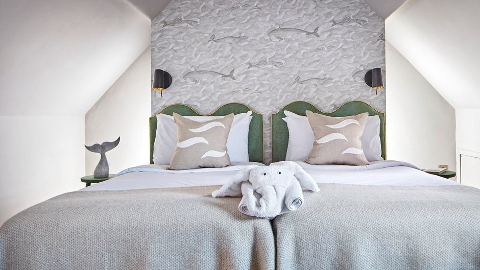 Moonfleet Manor Hotel Suite