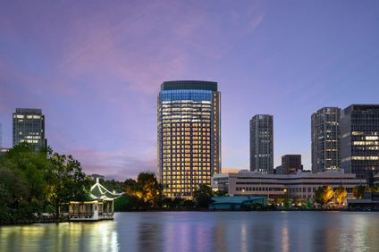 HUALUXE Changfeng Park