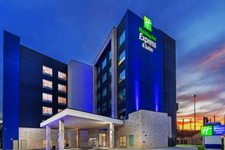Holiday Inn Express & Suites N Downtown