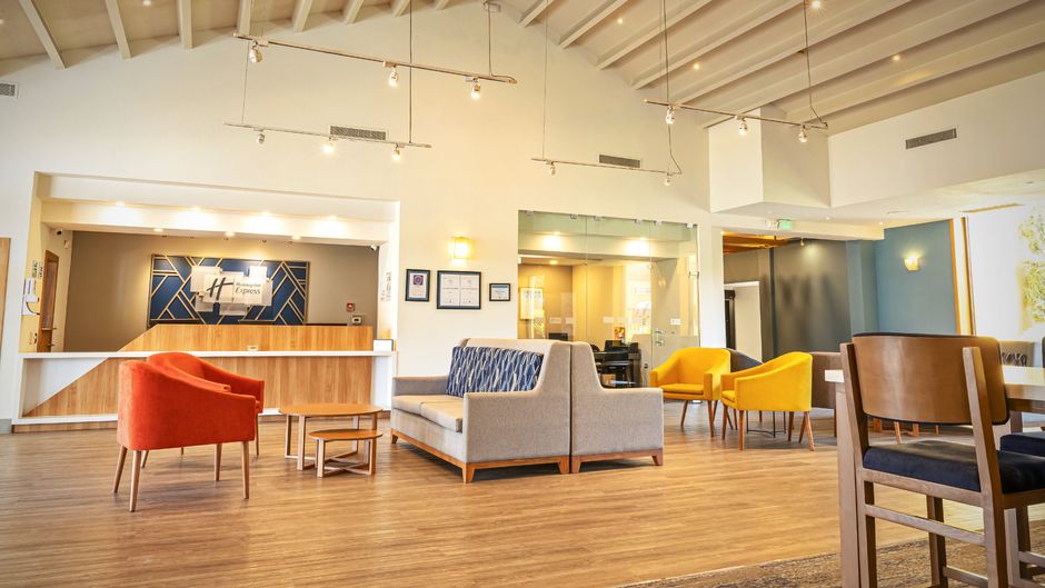 Holiday Inn Express Chihuahua Lobby