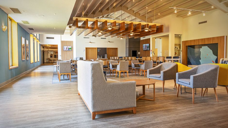 Holiday Inn Express Chihuahua Lobby