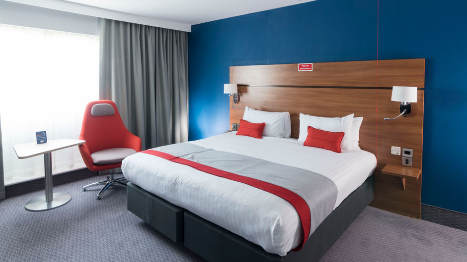 Holiday Inn Express Birmingham Star City Room